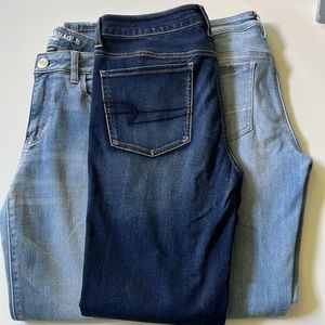 American Eagle Outfitters Size 12 LONG Light Wash